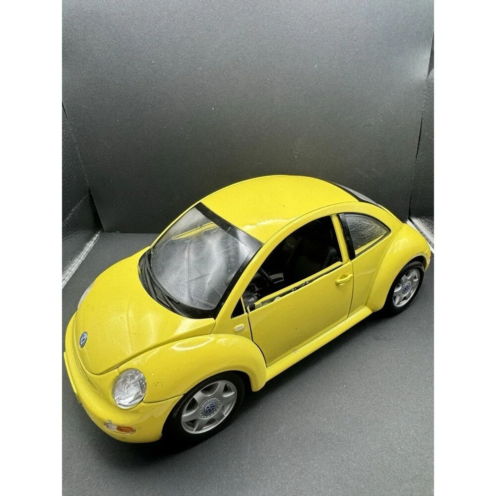 Maisto 1:18 VW New Beatle Voice Stream Wireless Yellow Diecast Car  See Desc/pic